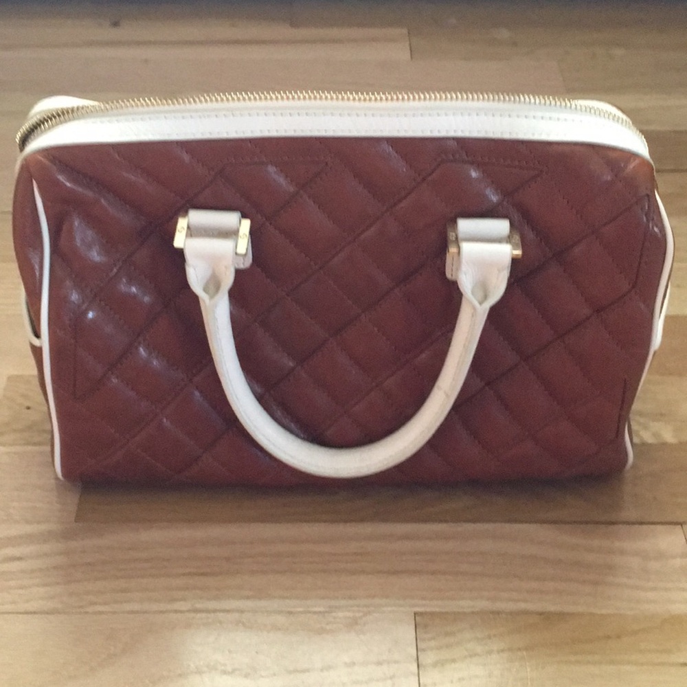 Tory Burch Robinson Middy Satchel Quilted Bowler no longer have the strap
